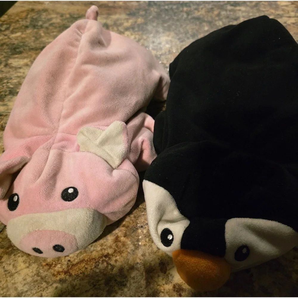 Necknapperz Plush 2-in-1 Travel Neck Pillow Pig and Penguin Set of 2